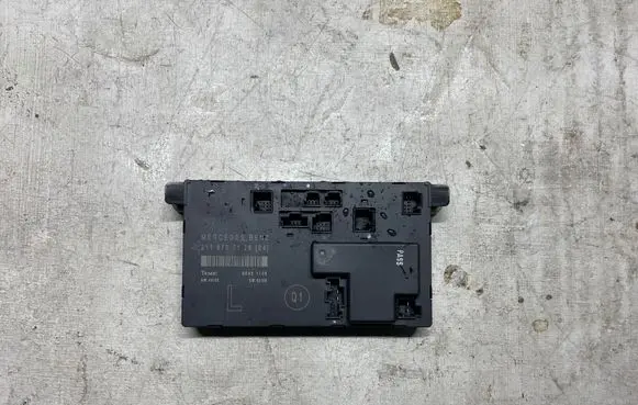 Mercedes-Benz E W211 Door control unit/module 2118707126 00401708