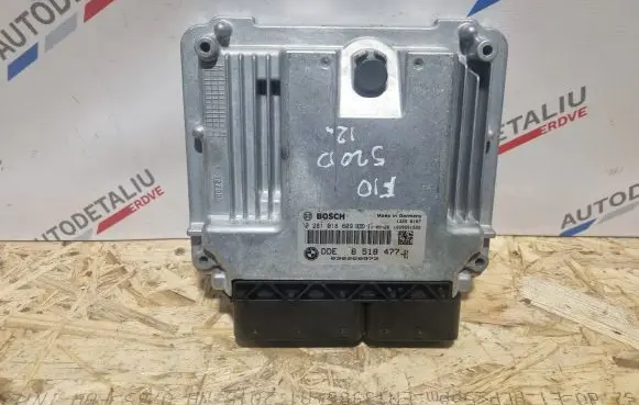 BMW 5 F10 F11 Engine control unit/module 8518477 8576333 0281018609