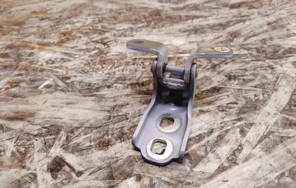 Cadillac XTS Front door lower hinge P15233