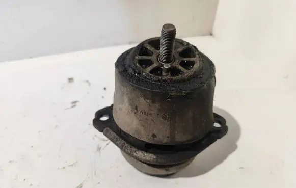 Engine mount bracket