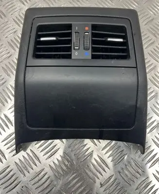 BMW 3 E90 E91 Rear air vent grill 7132381