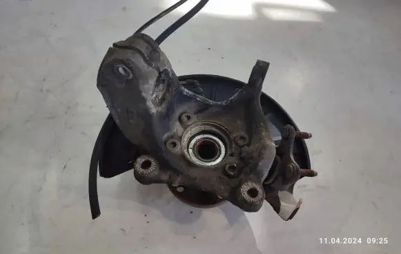 Front wheel hub