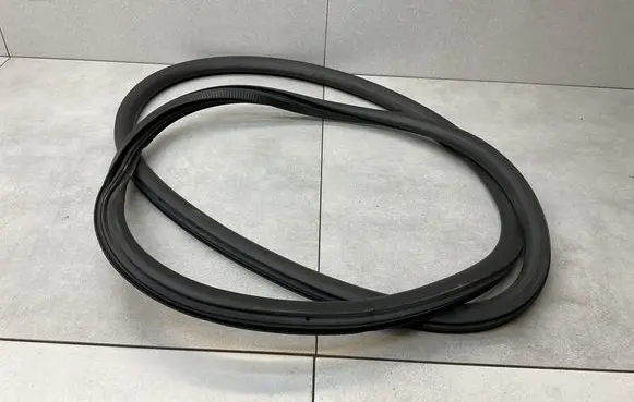 Opel Mokka B Front door rubber seal 