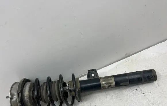 BMW 1 E81 E87 Front shock absorber with coil spring 6786024 E82V006S