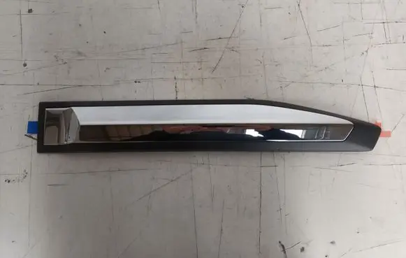 Suzuki Grand Vitara II Rear door trim (molding)