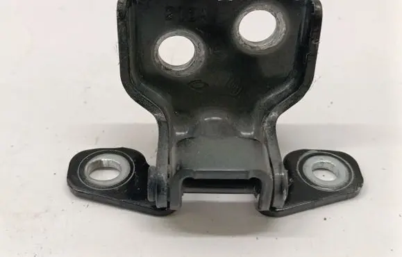 Renault Arkana Front door upper hinge