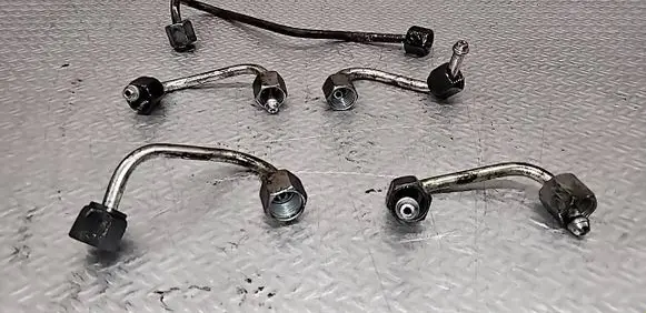 Citroen C5 Fuel injector supply line/pipe