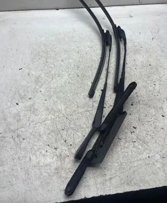 Volkswagen Touareg II Front wiper blade arm 97035914 3392125790