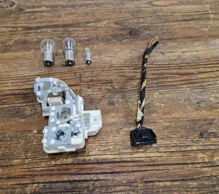 BMW 3 E90 E91 Tail light bulb cover holder 7183843