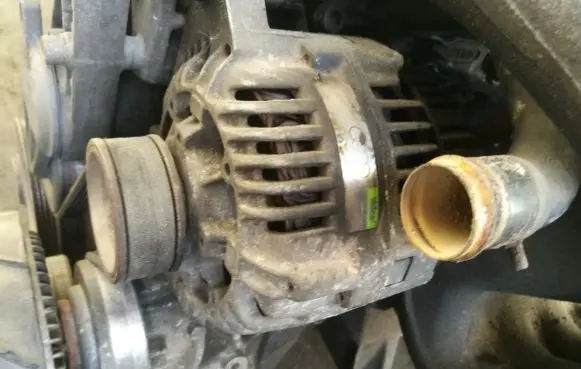 Audi A4 S4 B5 8D Generator/alternator