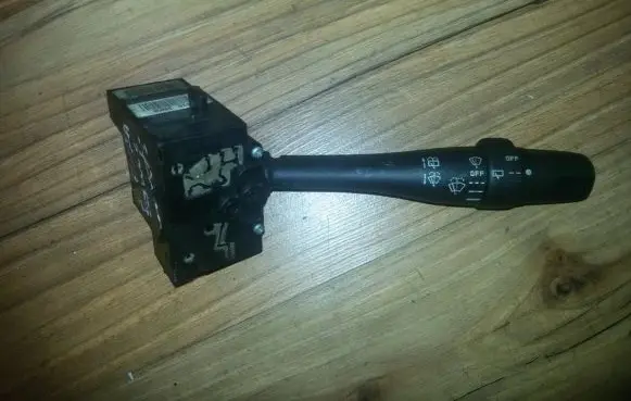 Nissan Almera N16 Wiper control stalk 36931e30k0 257sa-54394778e