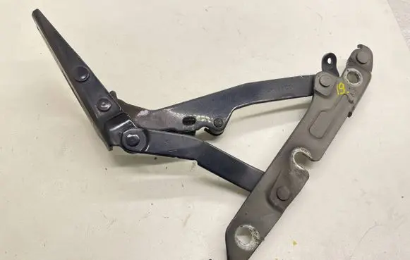 Audi A6 S6 C6 4F Tailgate/trunk/boot hinge 4F5827301A