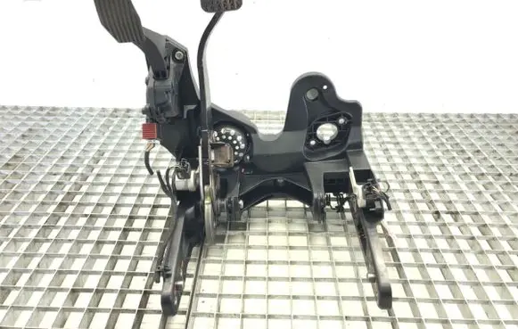 Opel Astra J Pedal assembly 35210100