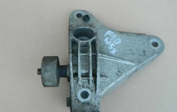 BMW 5 F10 F11 Engine mounting bracket 6775911