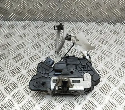 Volkswagen Transporter - Caravelle T6 Coupe door lock (next to the handle) 7L1837015B