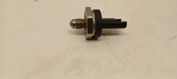 BMW 7 F01 F02 F03 F04 Fuel pressure sensor 7622231