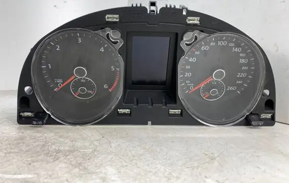 Volkswagen PASSAT B7 Speedometer (instrument cluster) 3AA920870J 098436