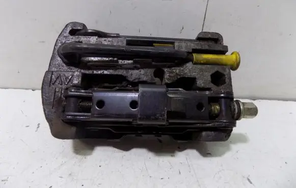 Renault Megane I Spare wheel mounting bracket 