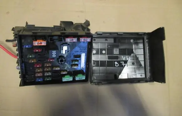 Volkswagen PASSAT B7 Fuse box set 3C0937125A