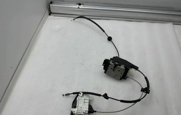 Tesla Model X Front door lock 111206300C AP123266A044200