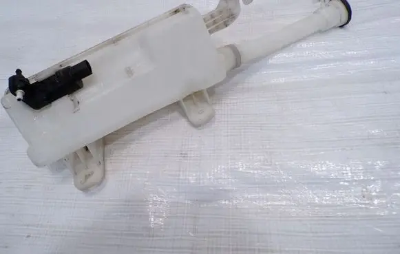 Opel Meriva B Windshield washer fluid reservoir/tank 13250456