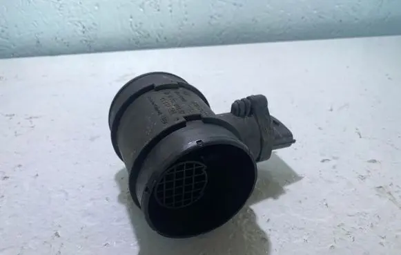 Opel Zafira A Mass air flow meter 24437502