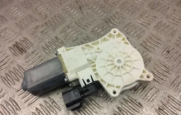 Land Rover Discovery 5 Front door window regulator motor C39790-101