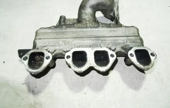 Volkswagen PASSAT B5.5 Intake manifold 038129713AP