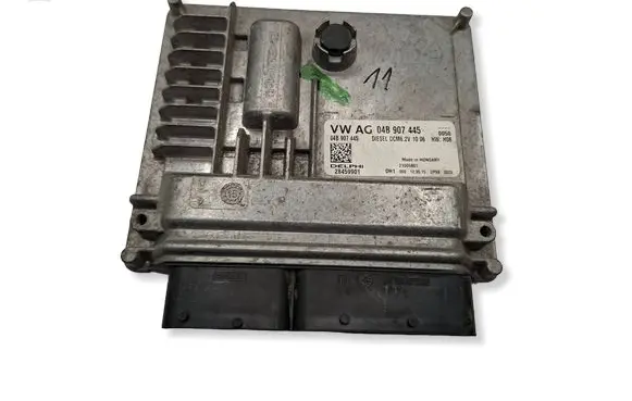 Volkswagen Polo V 6R Engine control unit/module 04B907445 28459901