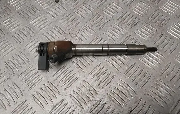 Volkswagen PASSAT B8 Fuel injector 04L130277AE
