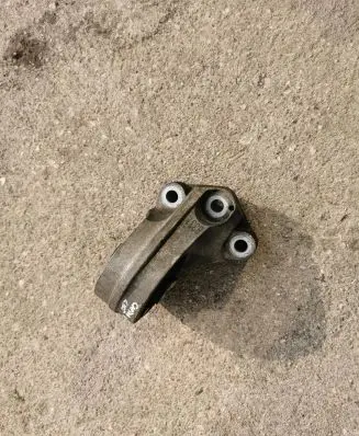 Chevrolet Captiva Engine mounting bracket