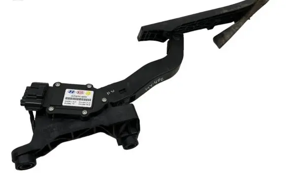 Hyundai i40 Accelerator throttle pedal 327273R300 GJF0270C3Z000