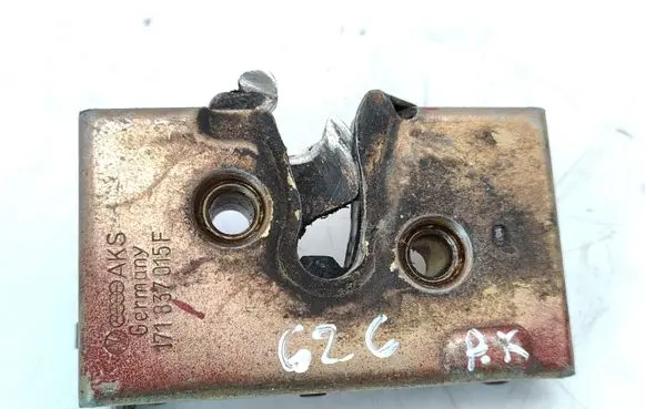 Volkswagen Polo II 86C 2F Front door lock 171837015F 171837015