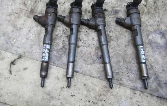 Nissan Note (E12) Fuel injectors set H8201108033
