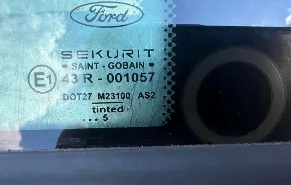 Ford Mondeo Mk III Rear vent window glass 3S71F262A37A M23100