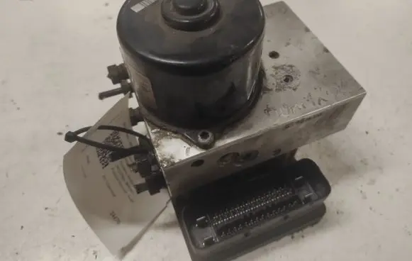 Volvo V70 ABS Pump P08671223 10020403684 332423