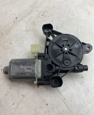 Audi Q2 - Front door window regulator motor 5Q0959802C
