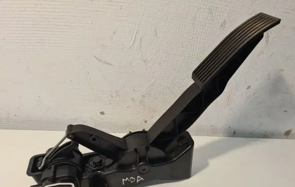 Mercedes-Benz A W169 Accelerator throttle pedal 91736020 A1693000104