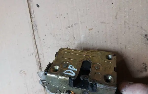 Renault Espace III Front door lock