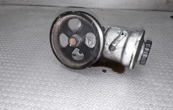 Toyota Corolla Verso AR10 Power steering pump