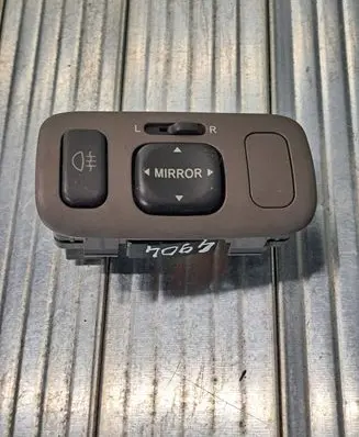 Toyota Corolla E120 E130 Wing mirror switch 5471M82