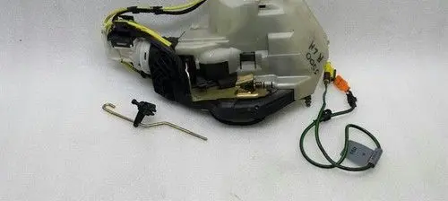 Mercedes-Benz S W220 Coupe door lock (next to the handle) A2207304135