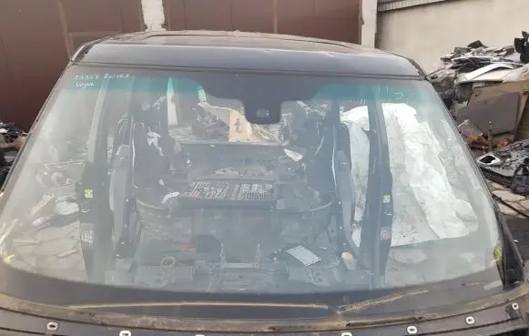 Land Rover Range Rover L322 Front windscreen/windshield window 