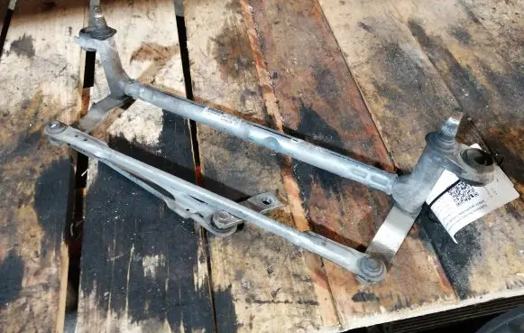 Front wiper linkage