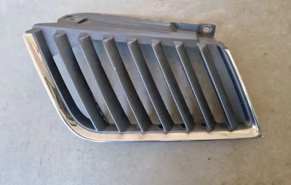 Mitsubishi L200 Front bumper upper radiator grill MN142327 MN142329
