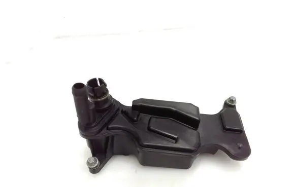 Mercedes-Benz CLA C117 X117 W117 Oil breather separator A2700104203