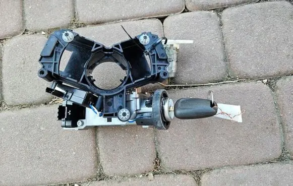 Opel Astra K Ignition lock 39206667
