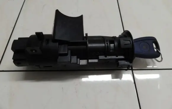 Fiat Punto (188) Ignition lock 46528244