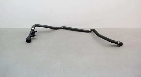 BMW 5 G30 G31 Engine coolant pipe/hose 8572913