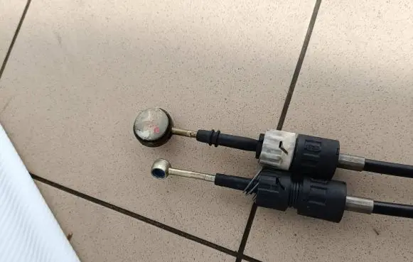 Ford Focus Gear shift cable linkage Xs4r7e395hd